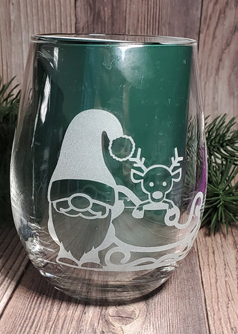 18 oz  Clear Gnome with sleigh Etched Glass Stemless Wine Glass