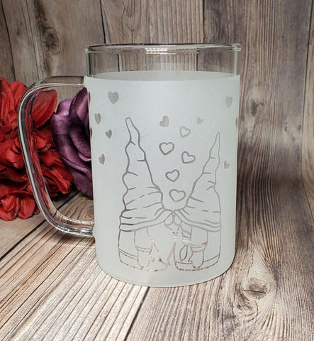 16 oz Kissing Gnome Couple Borosilicate lightweight Etched Glass Mug